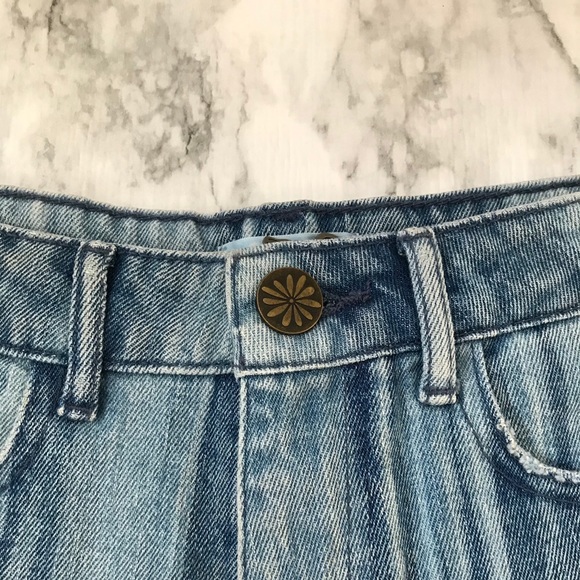 Show Me Your MuMu Toledo Tear Drop Shorts Two Tone Striped Denim Shorts 26 NWT - Picture 2 of 12